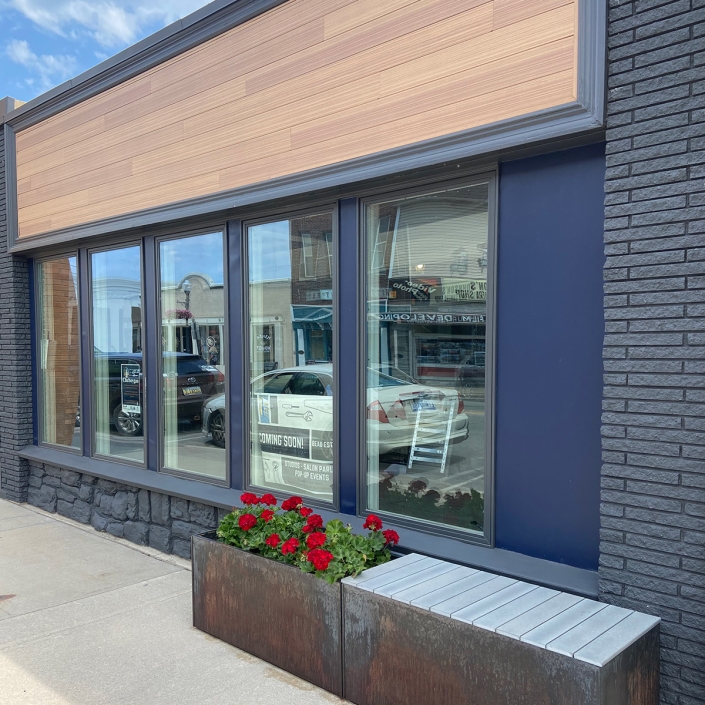 Beau est Beau Cheboygan Tavern & Salon